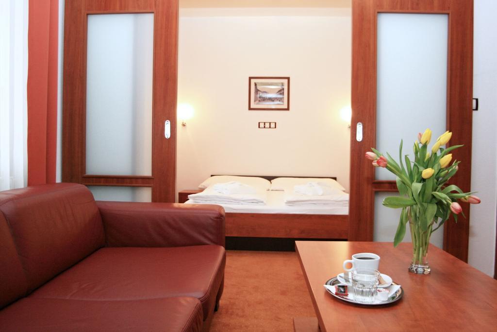 Garni Hotel Praha Trenczyńskie Cieplice Zewnętrze zdjęcie