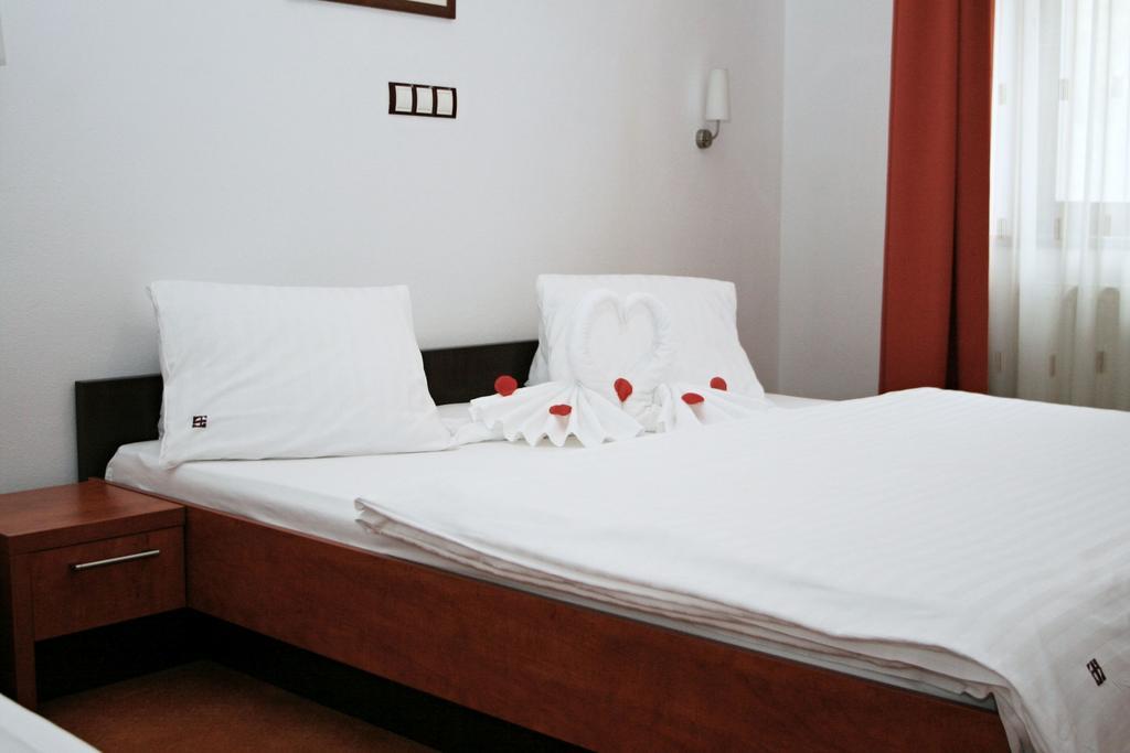 Garni Hotel Praha Trenczyńskie Cieplice Zewnętrze zdjęcie