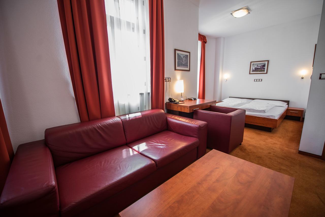 Garni Hotel Praha Trenczyńskie Cieplice Zewnętrze zdjęcie