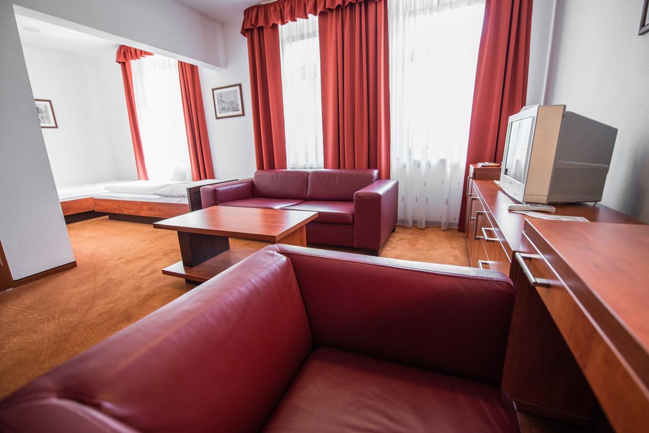 Garni Hotel Praha Trenczyńskie Cieplice Zewnętrze zdjęcie