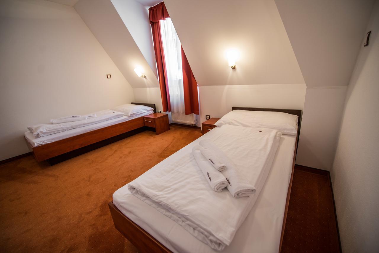 Garni Hotel Praha Trenczyńskie Cieplice Zewnętrze zdjęcie