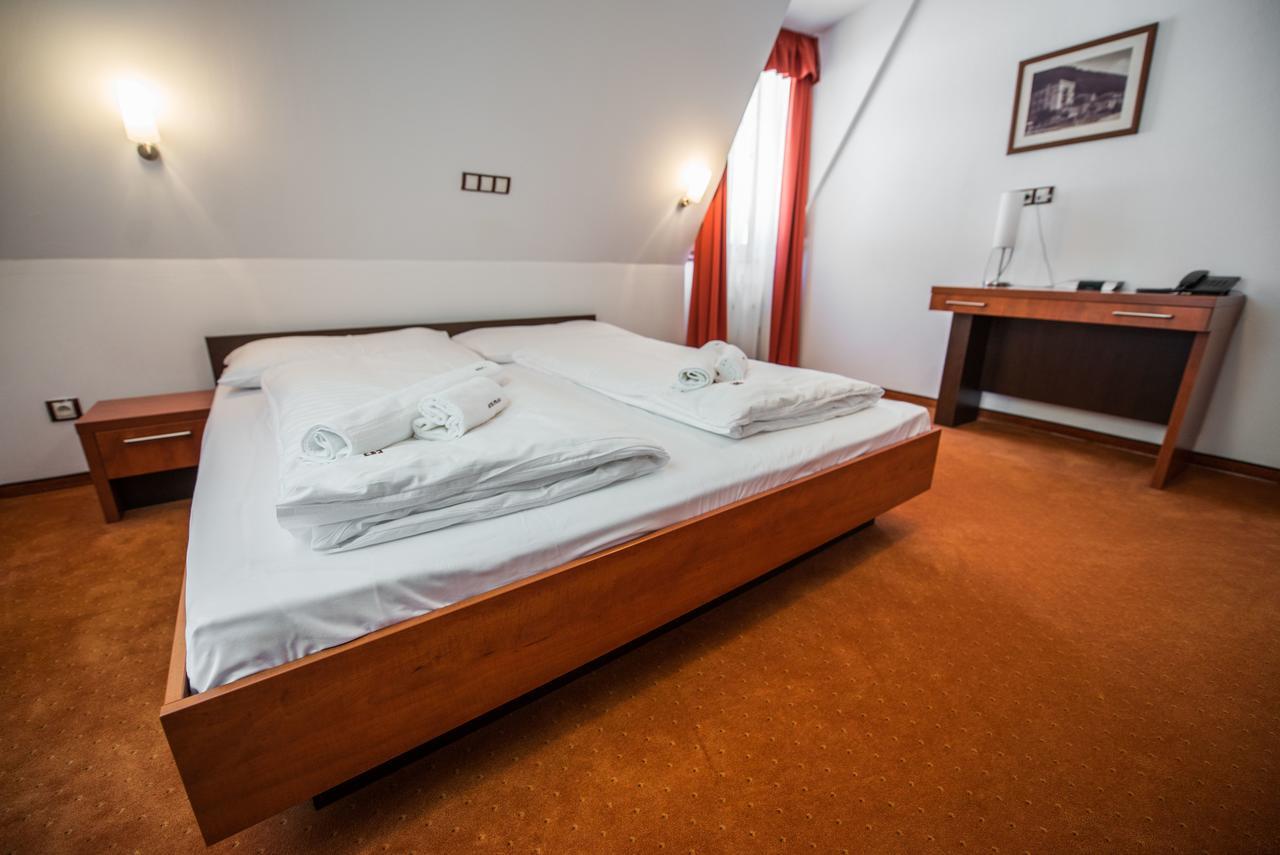 Garni Hotel Praha Trenczyńskie Cieplice Zewnętrze zdjęcie