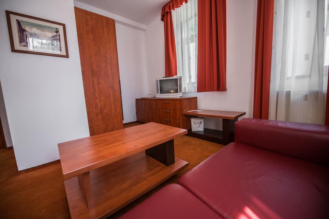 Garni Hotel Praha Trenczyńskie Cieplice Zewnętrze zdjęcie