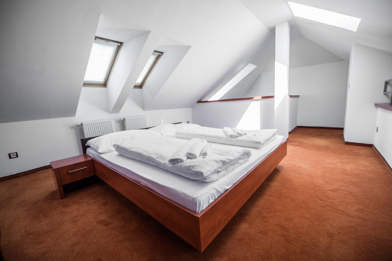 Garni Hotel Praha Trenczyńskie Cieplice Zewnętrze zdjęcie