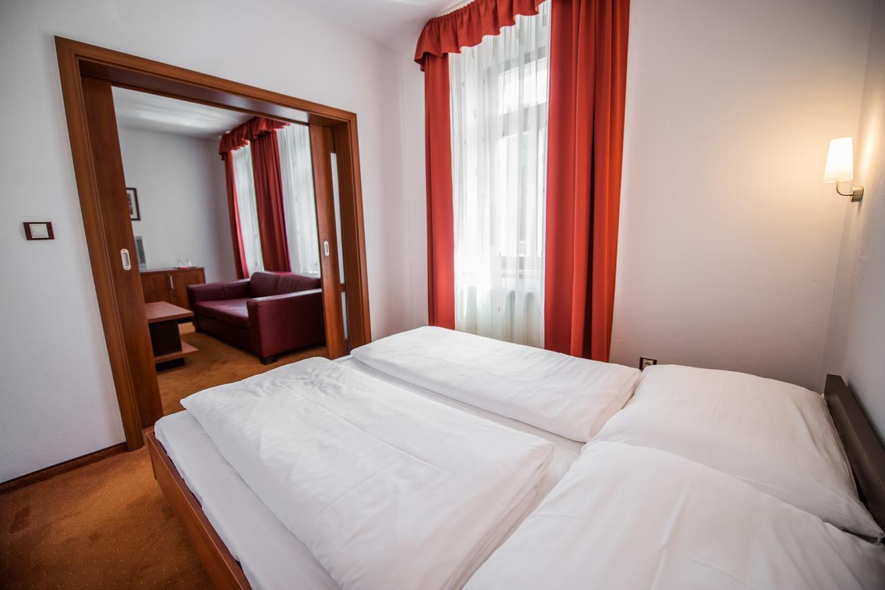 Garni Hotel Praha Trenczyńskie Cieplice Zewnętrze zdjęcie