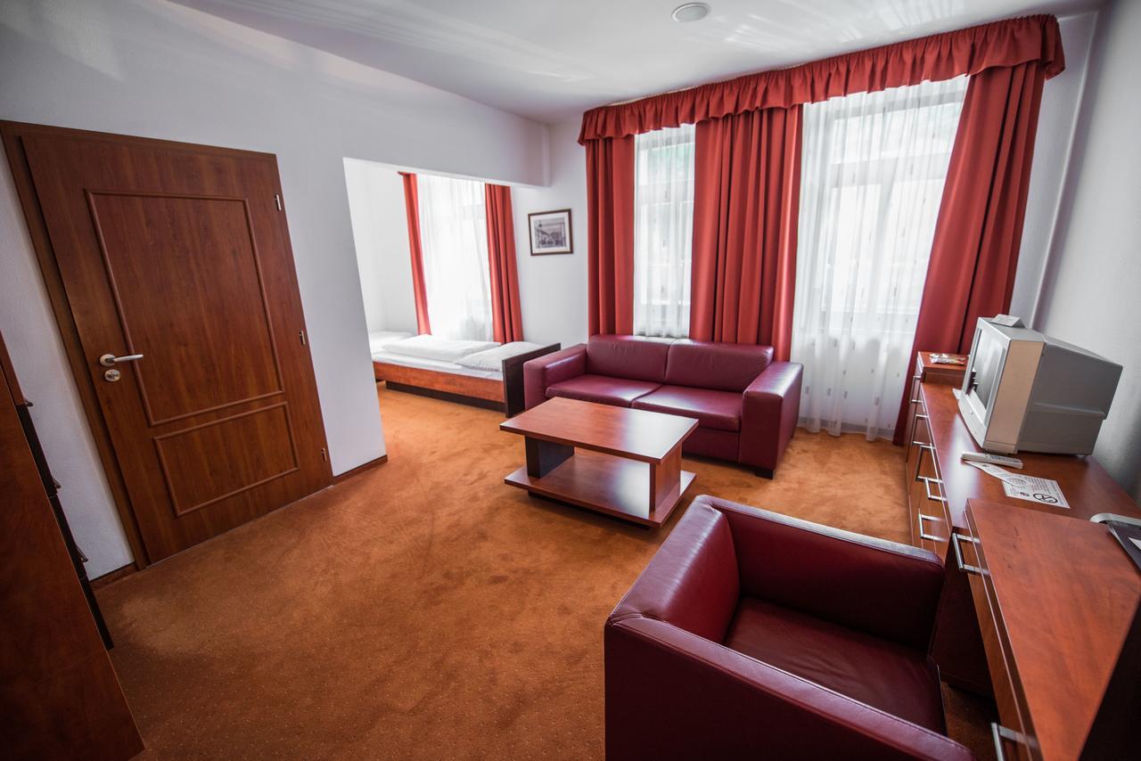 Garni Hotel Praha Trenczyńskie Cieplice Zewnętrze zdjęcie