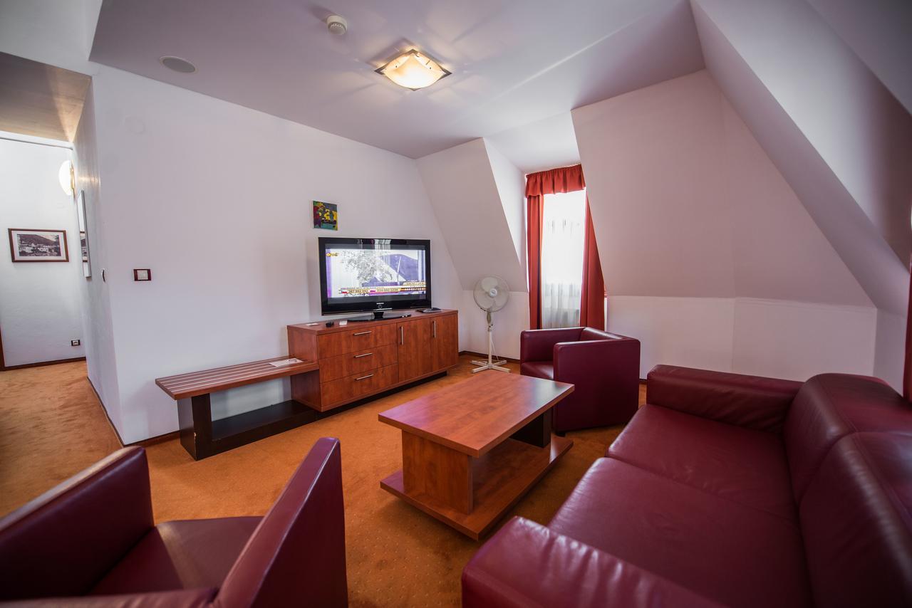 Garni Hotel Praha Trenczyńskie Cieplice Zewnętrze zdjęcie