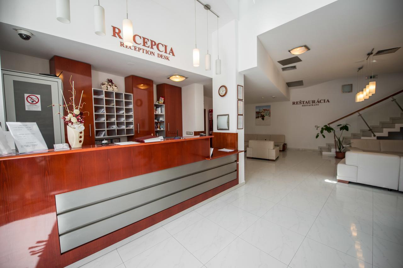 Garni Hotel Praha Trenczyńskie Cieplice Zewnętrze zdjęcie
