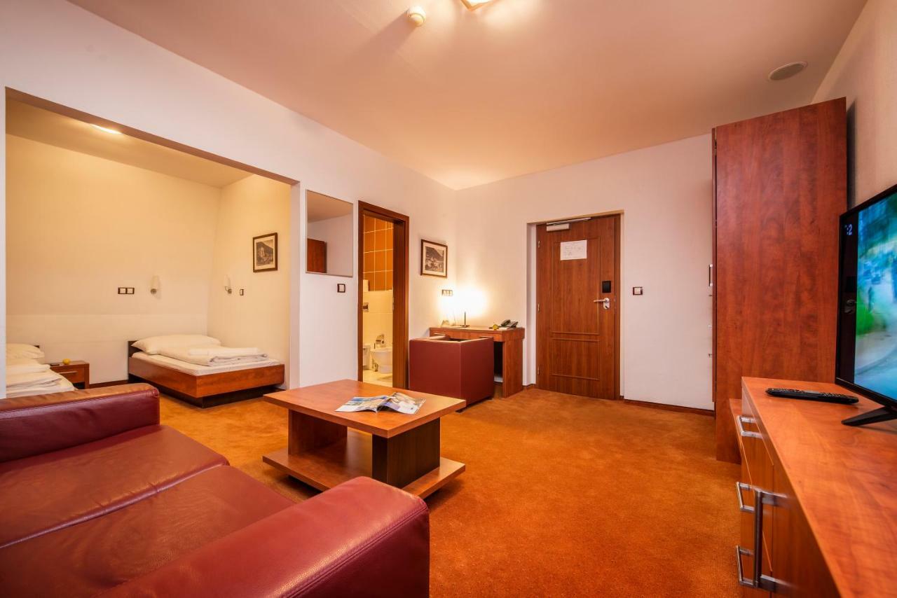 Garni Hotel Praha Trenczyńskie Cieplice Zewnętrze zdjęcie