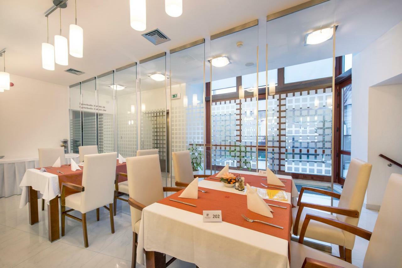 Garni Hotel Praha Trenczyńskie Cieplice Zewnętrze zdjęcie